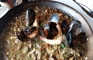 What to do in Barcelona on Sunday: Eat paella!