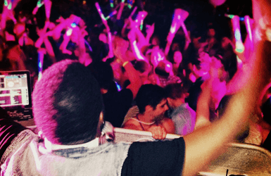 Nighlife in Barcelona: dancing to the DJ