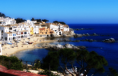 What to do in Costa Brava: go to the beach