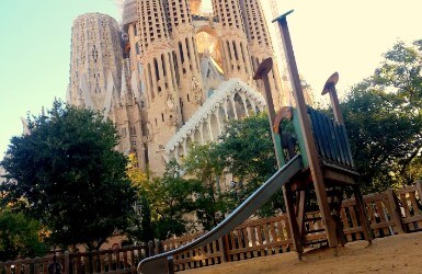 Top playgrounds in Barcelona near tourist sites
